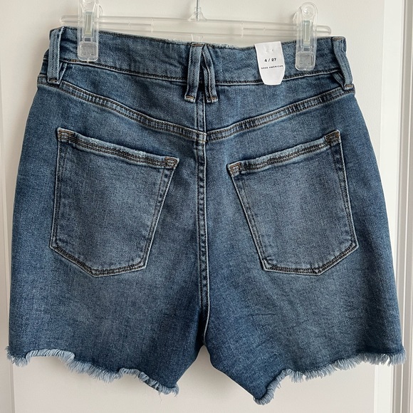 💙NWT Good American Good Curve High Waist
Cutoff Denim Shorts 💙 - Picture 7 of 7